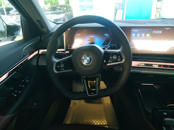 BMW 5 Series 2026, 100 км, за 49036 USD - фото 14