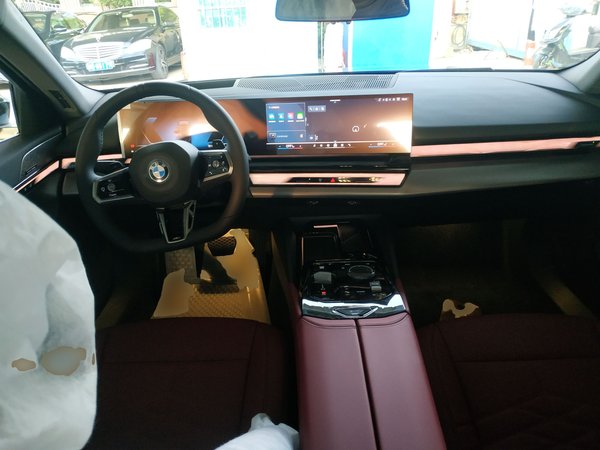 BMW 5 Series 2026, 100 км, за 49036 USD - фото 13