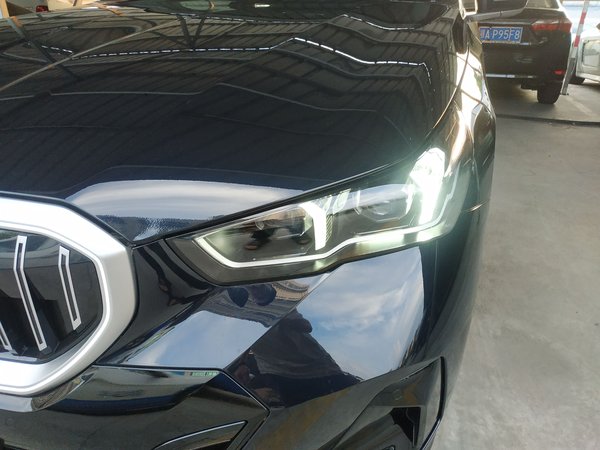 BMW 5 Series 2026, 100 км, за 49036 USD - фото 9