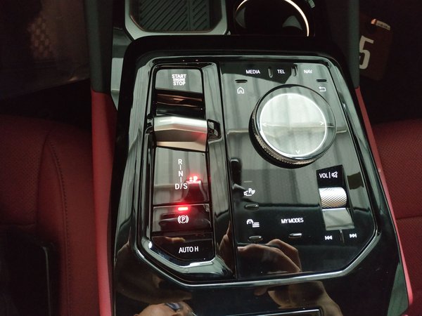 BMW 5 Series 2026, 100 км, за 49036 USD - фото 17