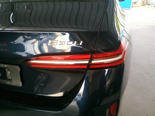 BMW 5 Series 2026, 100 км, за 49036 USD - фото 7