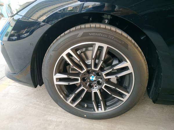 BMW 5 Series 2026, 100 км, за 49036 USD - фото 8