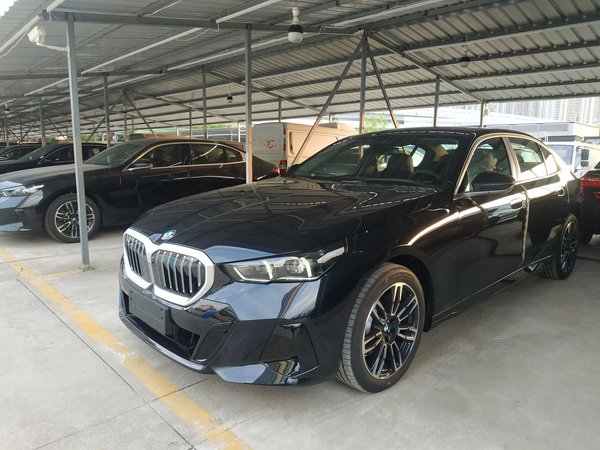 BMW 5 Series · 2026 год