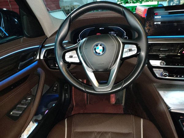 BMW 5 Series New Energy 2022, 27500 км, за 34245 USD - фото 15