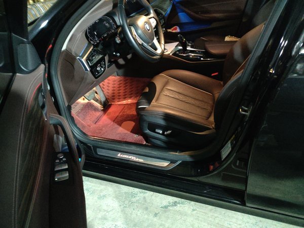 BMW 5 Series New Energy 2022, 27500 км, за 34245 USD - фото 19