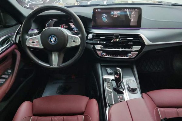 BMW 5 Series New Energy 2022, 55000 км, за 34797 USD - фото 16