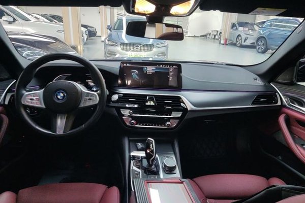 BMW 5 Series New Energy 2022, 55000 км, за 34797 USD - фото 13