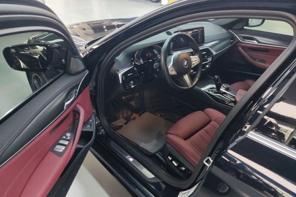 BMW 5 Series New Energy 2022, 55000 км, за 34797 USD - фото 19