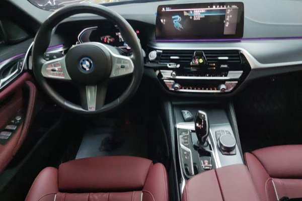BMW 5 Series New Energy 2022, 55000 км, за 34797 USD - фото 17