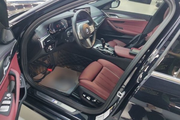 BMW 5 Series New Energy 2022, 55000 км, за 34797 USD - фото 18