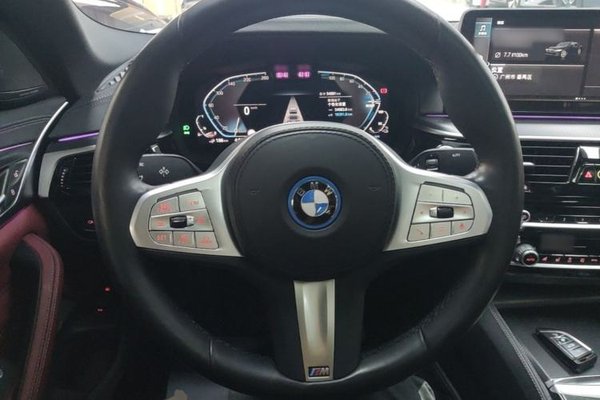 BMW 5 Series New Energy 2022, 55000 км, за 34797 USD - фото 14