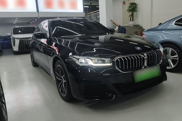 BMW 5 Series New Energy 2022, 63300 км, за 32639 USD