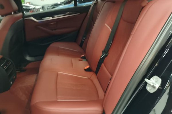 BMW 5 Series New Energy 2022, 63300 км, за 32639 USD - фото 20