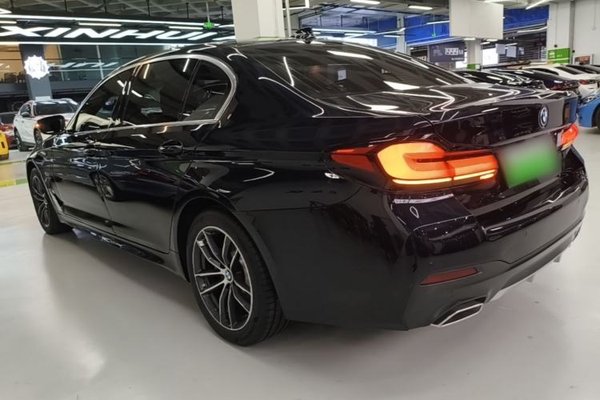BMW 5 Series New Energy 2022, 63300 км, за 32639 USD