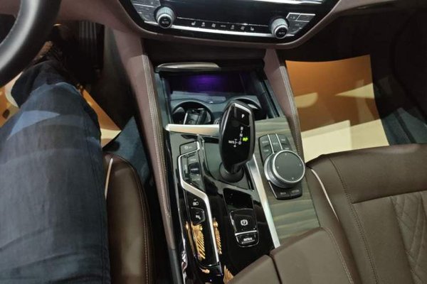 BMW 5 Series New Energy 2022, 77700 км, за 28444 USD - фото 21