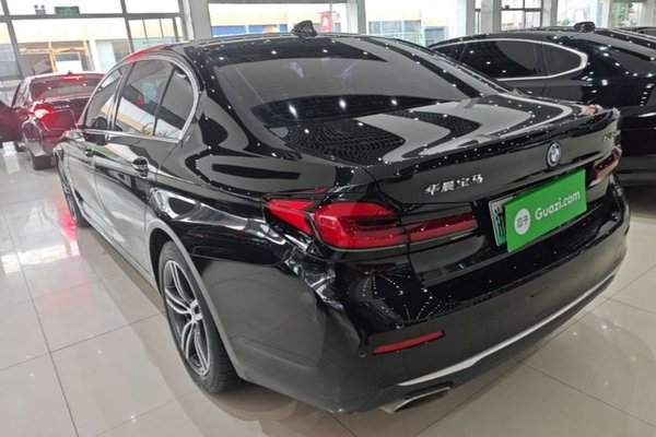BMW 5 Series New Energy 2022, 77700 км, за 28444 USD