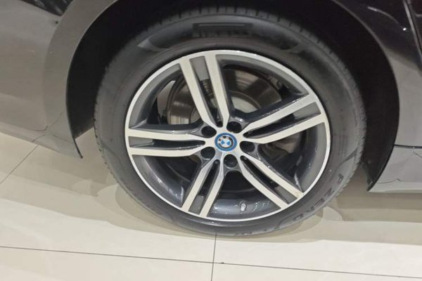 BMW 5 Series New Energy 2022, 77700 км, за 28444 USD - фото 11