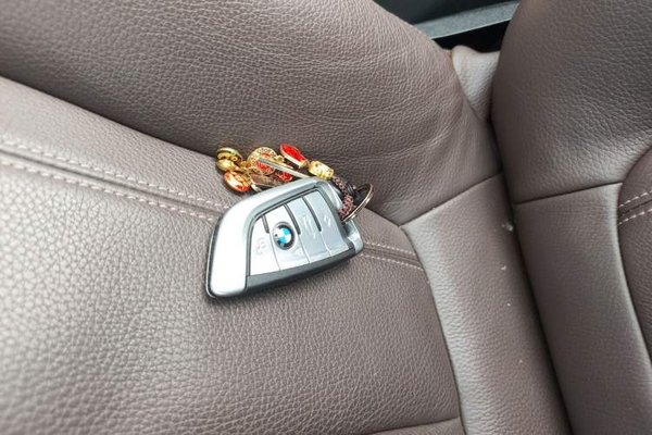 BMW 7 Series 2016, 65600 км, за 28939 USD - фото 23