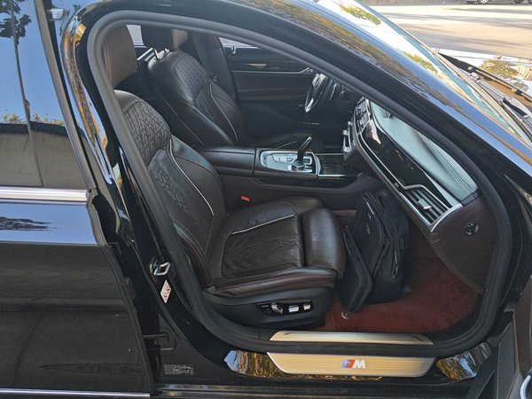 BMW 7 Series 2018, 113600 км, за 34151 USD - фото 24