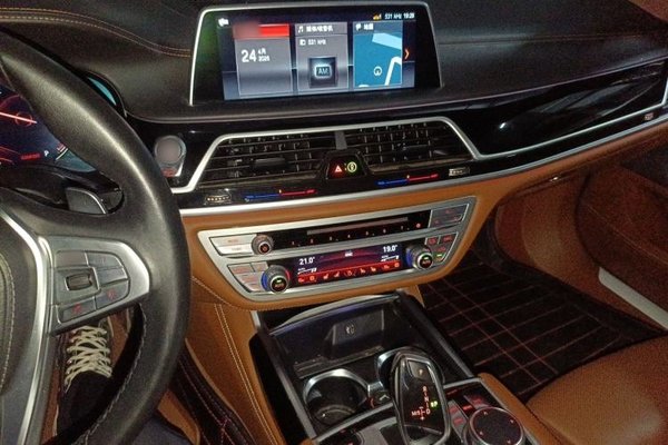 BMW 7 Series 2018, 27600 км, за 57263 USD - фото 12