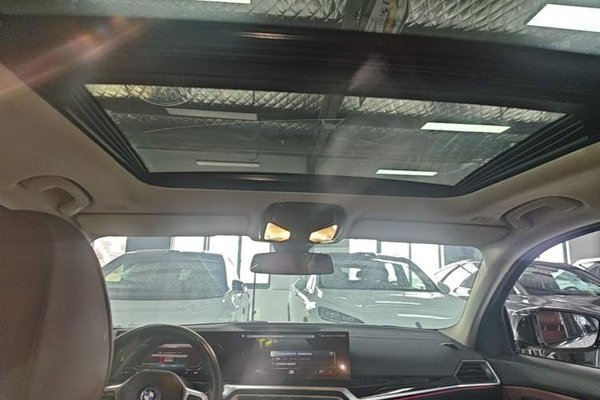 BMW i3 2023, 68500 км, за 24472 USD - фото 21