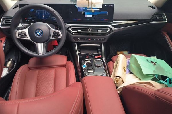BMW i3 2024, 31900 км, за 24023 USD - фото 17