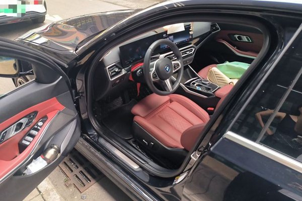 BMW i3 2024, 31900 км, за 24023 USD - фото 18
