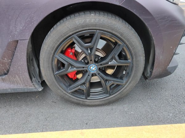 BMW i3 2024, 90500 км, за 21049 USD