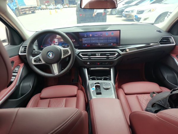 BMW i3 2024, 24400 км, за 24116 USD