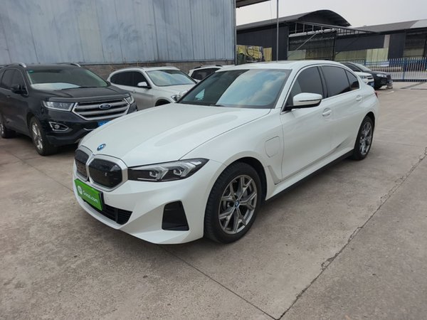 BMW i3 · 2024 год