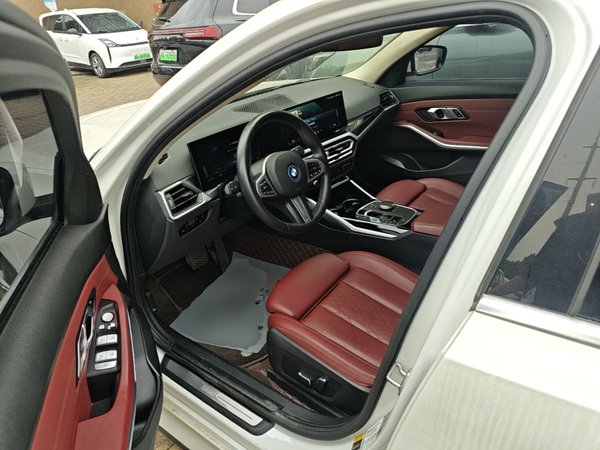 BMW i3 2024, 51000 км, за 22159 USD - фото 19
