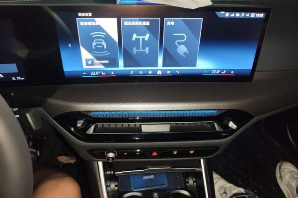 BMW i3 2025, 7100 км, за 31165 USD - фото 14
