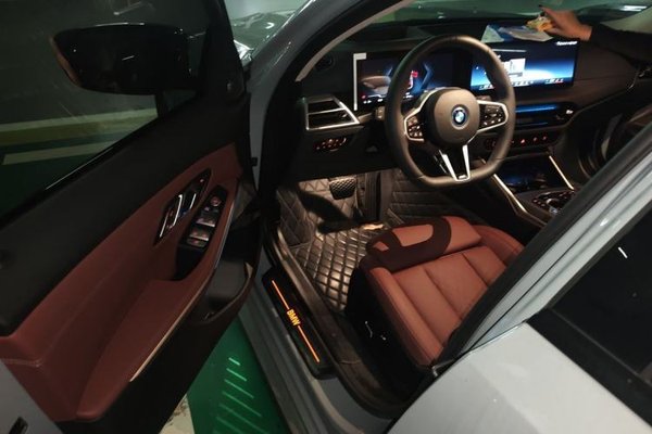 BMW i3 2025, 7100 км, за 31165 USD - фото 17