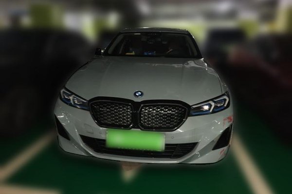 BMW i3 2025, 7100 км, за 31165 USD
