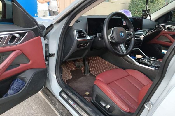 BMW i4 2023, 13500 км, за 29629 USD - фото 16