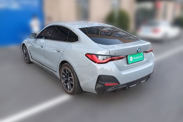 BMW i4 2023, 13500 км, за 29629 USD