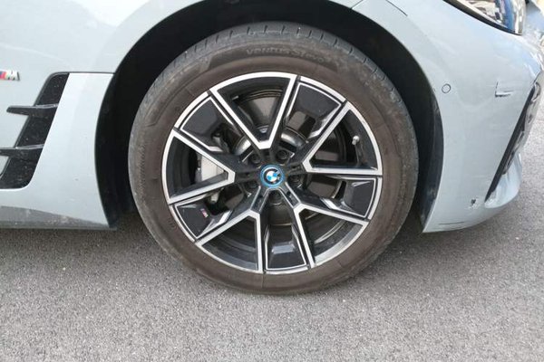 BMW i4 2023, 13500 км, за 29629 USD - фото 8