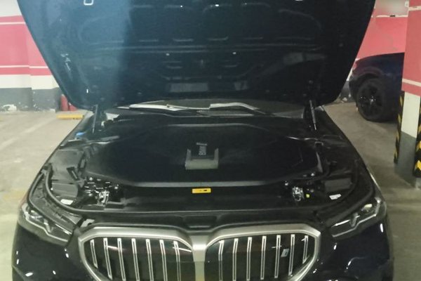 BMW i5 2024, 800 км, за 38580 USD - фото 21