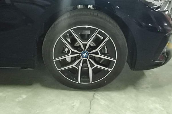 BMW i5 2024, 800 км, за 38580 USD - фото 8