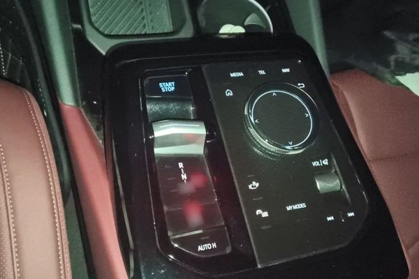 BMW i5 2024, 800 км, за 38580 USD - фото 13