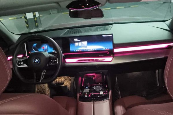 BMW i5 2024, 800 км, за 38580 USD - фото 18