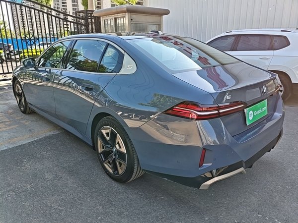 BMW i5 2024, 18400 км, за 35719 USD