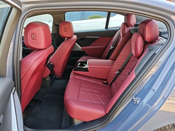 BMW i5 2024, 18400 км, за 35719 USD - фото 20