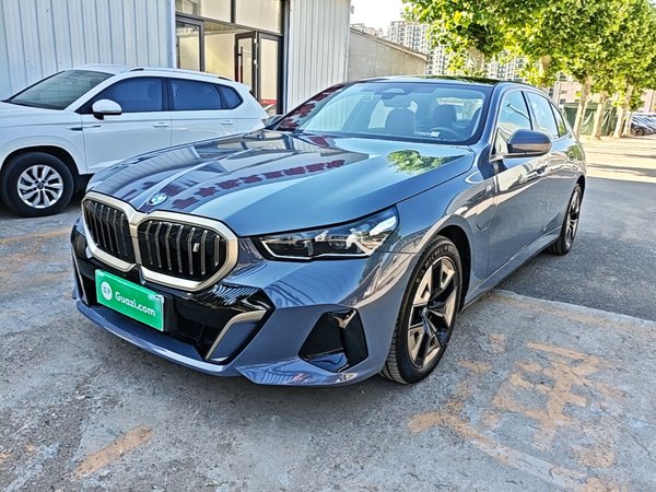 BMW i5 · 2024 год