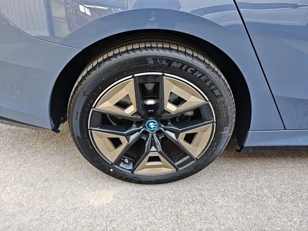 BMW i5 2024, 18400 км, за 35719 USD - фото 10