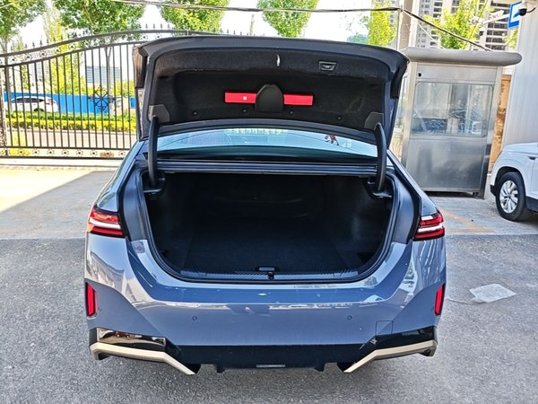 BMW i5 2024, 18400 км, за 35719 USD - фото 22