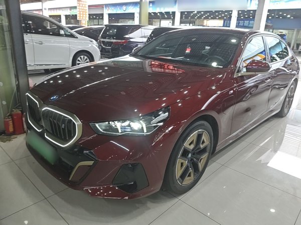 BMW i5 · 2024 год