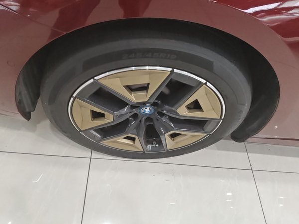 BMW i5 2024, 28700 км, за 37624 USD - фото 9
