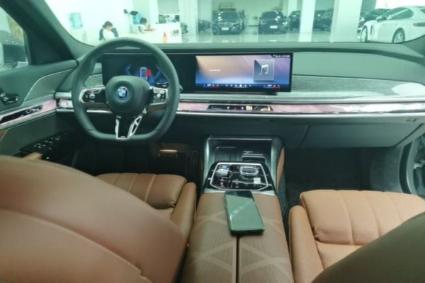 BMW i7 2023, 15800 км, за 76929 USD - фото 18
