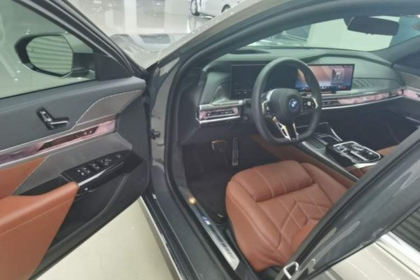 BMW i7 2023, 15800 км, за 76929 USD - фото 24